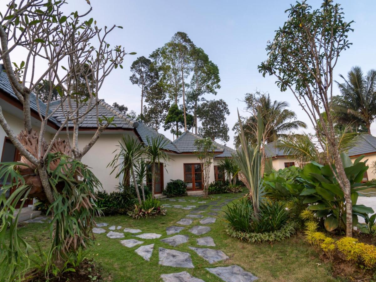 Artha Lodge *
